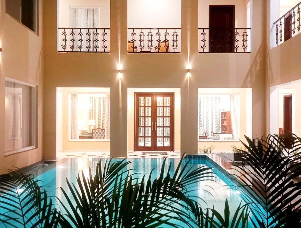 Indoor LUX Pool Villa, Balcony Room! Homely Meals