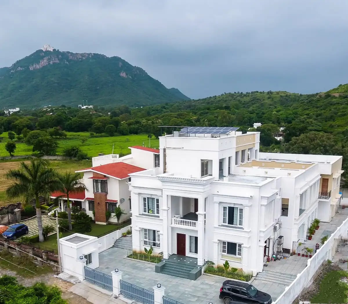 Indoor LUX Pool Villa, Balcony Room! Homely Meals