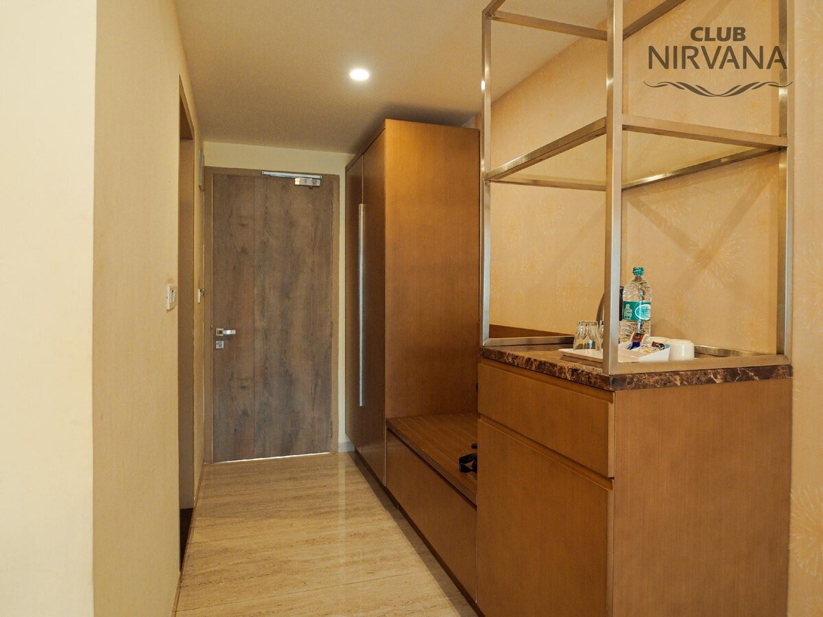 Luxury Twin Room / Club Nirvana Boutique Resort