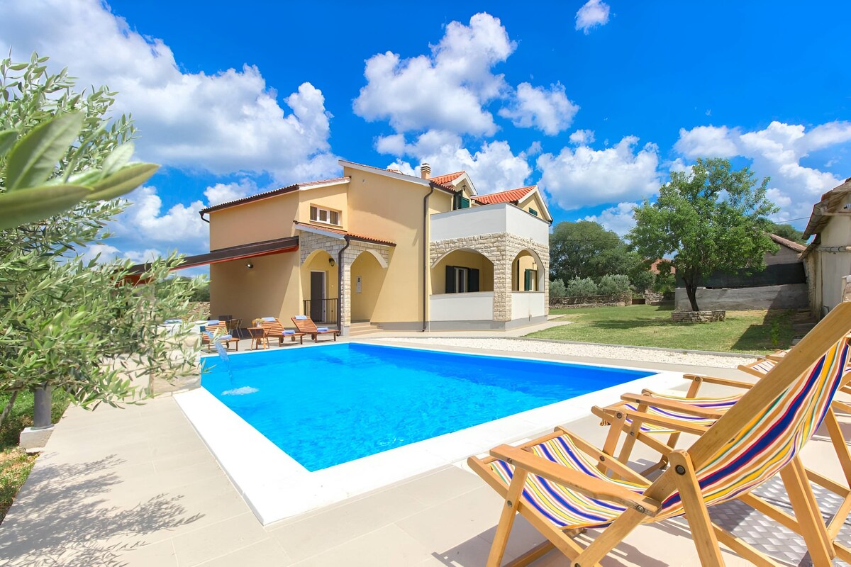 Villa Oasis near Krka Waterfalls