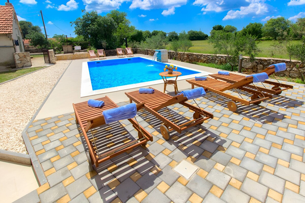 Villa Oasis near Krka Waterfalls