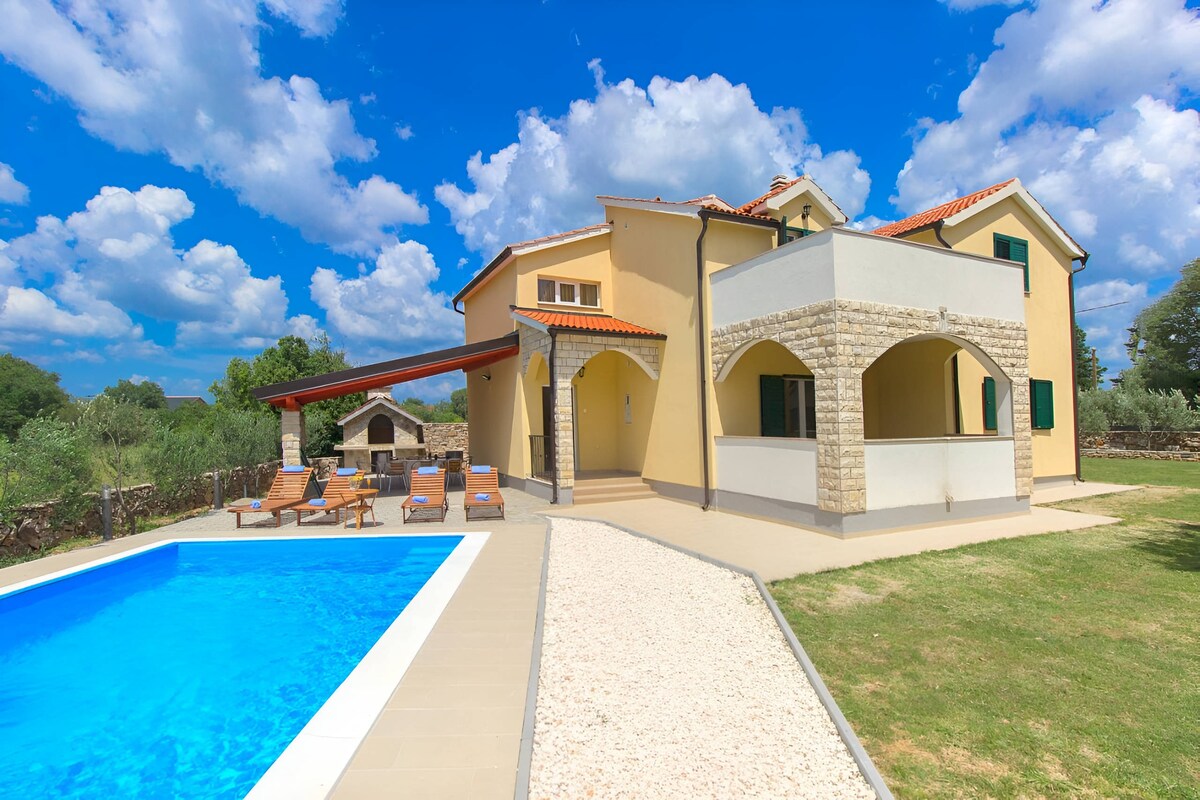 Villa Oasis near Krka Waterfalls