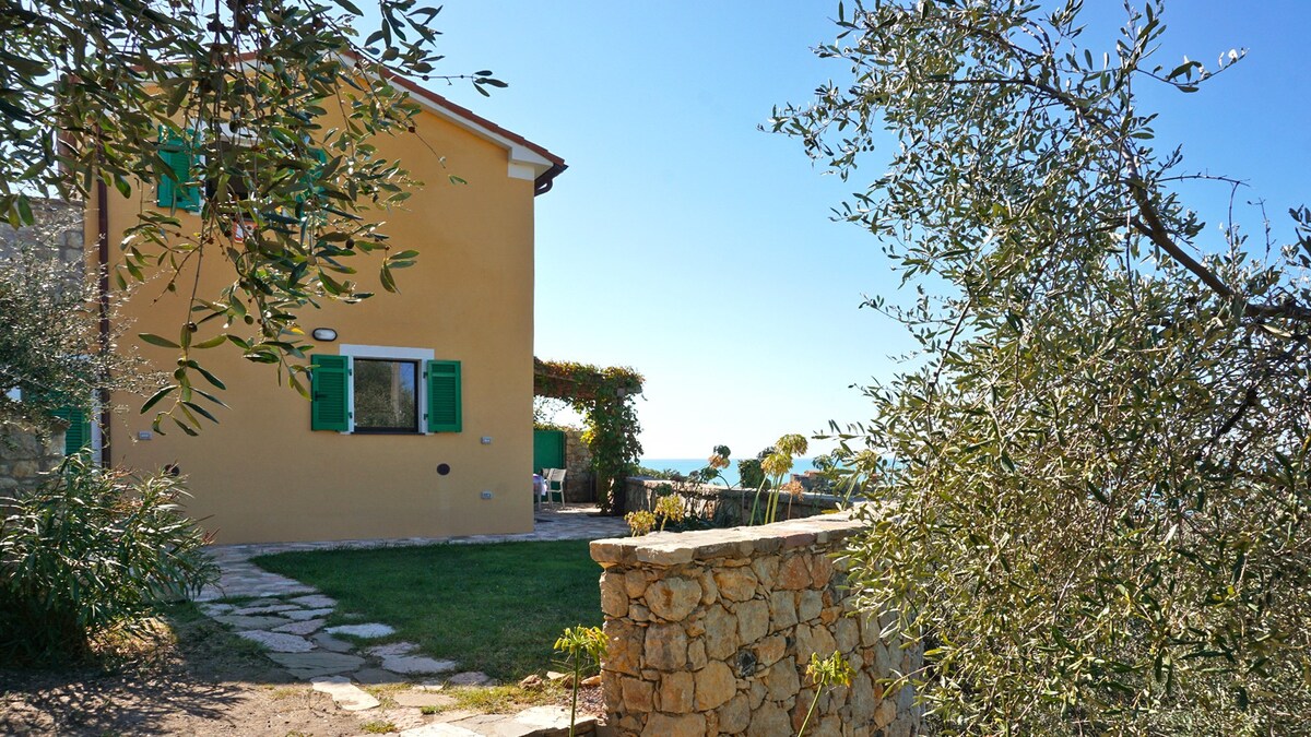 Miralunga la Villetta -Seafront and private pool