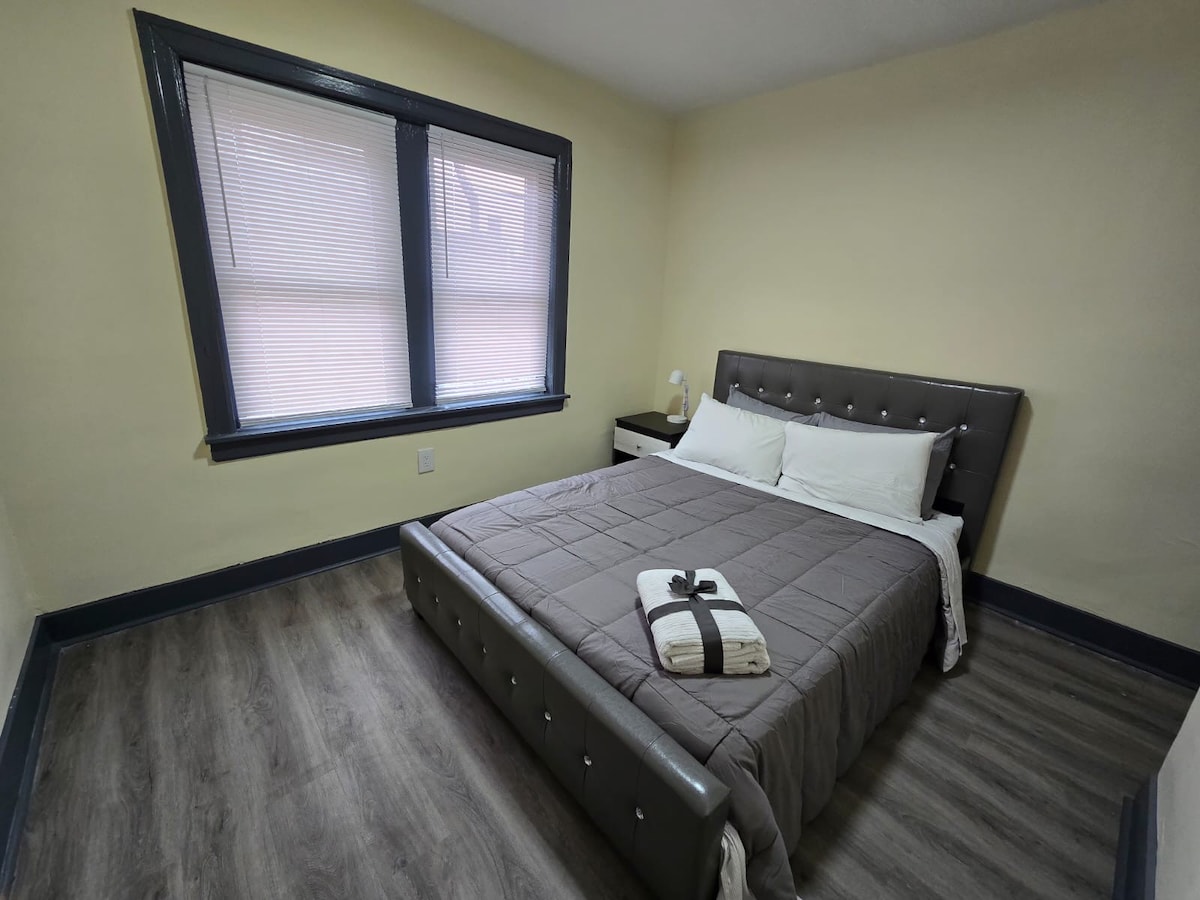 #32 NEW Comfy Bedroom W/ Queen Bed in Eastwick