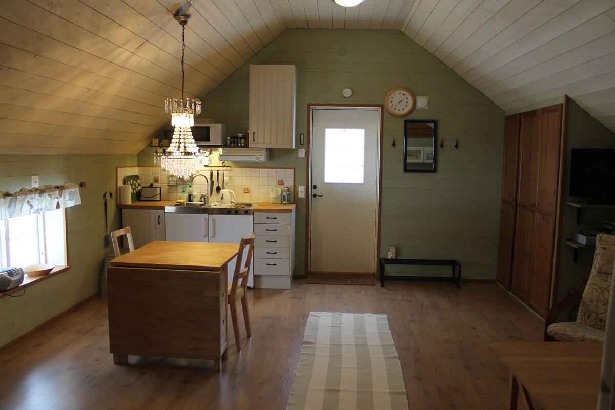 Loftet: liten lägenhet på gård