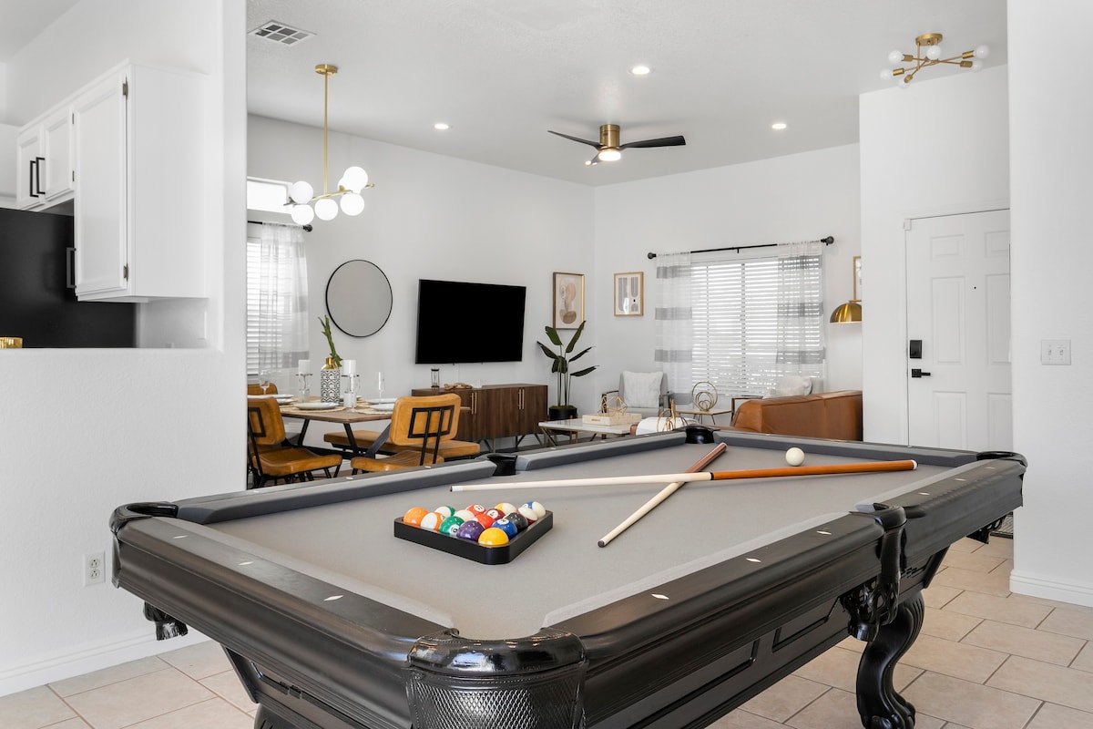 Chic and Modern 3BD Home with Pool & Pool Table
