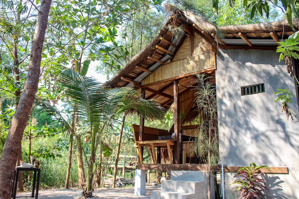 AC Tiny House for Nature lovers