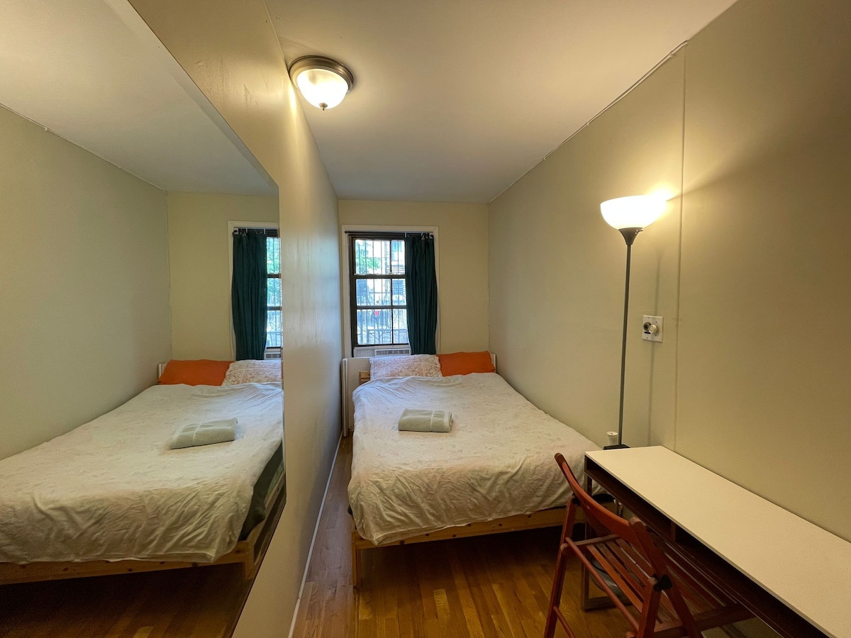 Central & Affordable Williamsburg Private bedroom