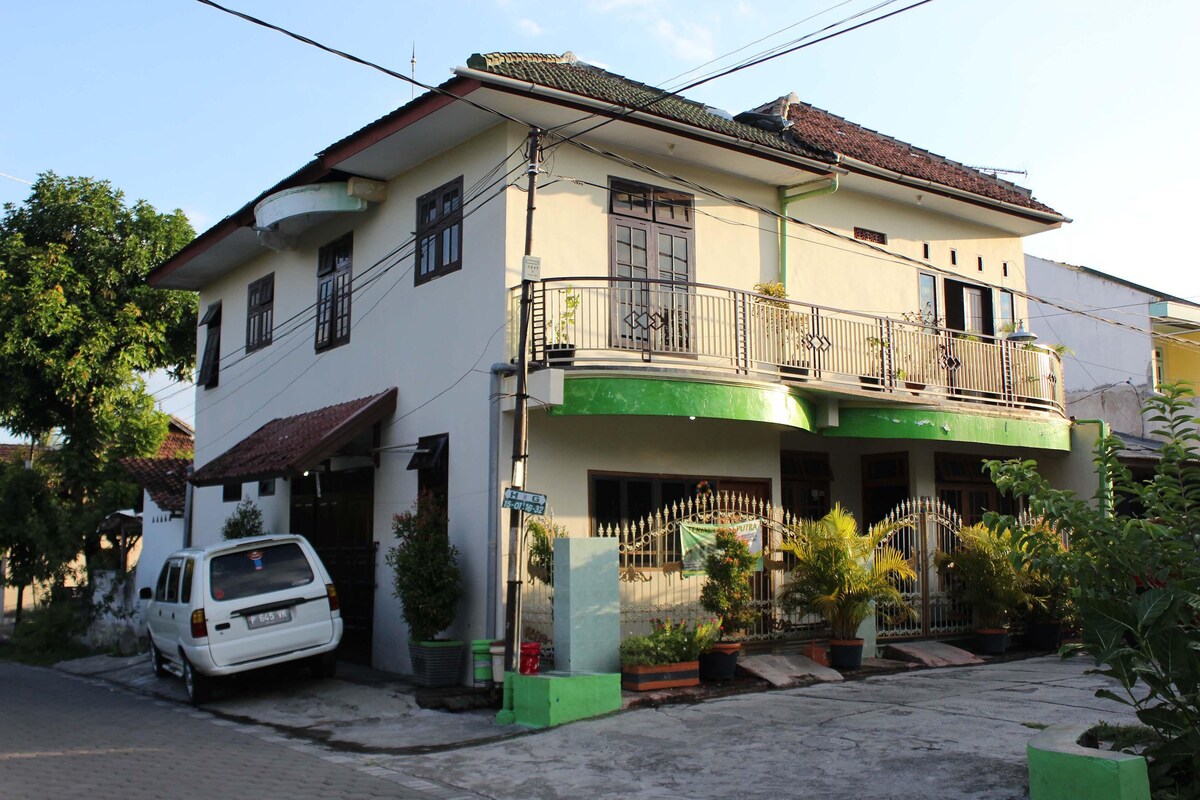 Kost and Guesthouse Tirza-Banyuwangi