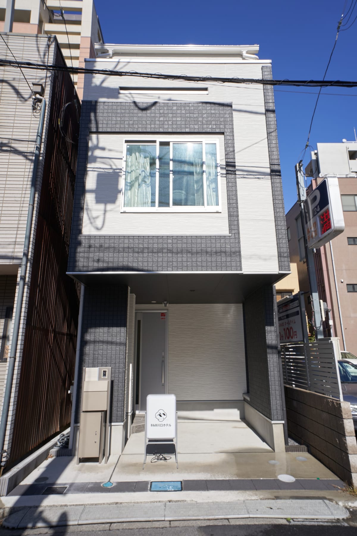 川口駅走路4分钟的 一户建 新房子 到上野18分钟 到池袋18分钟 门口有停车位 免费停车