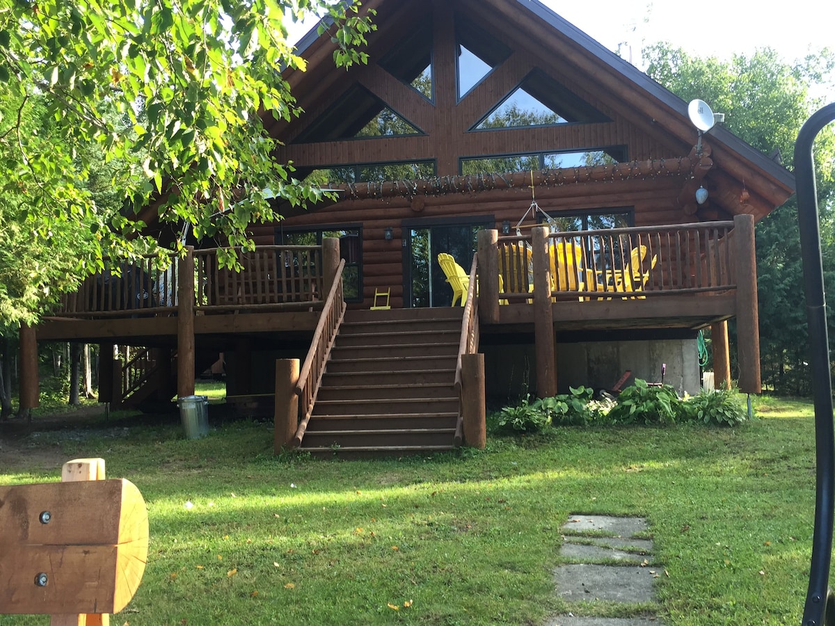 Chalet de bois rond-Le Labrador