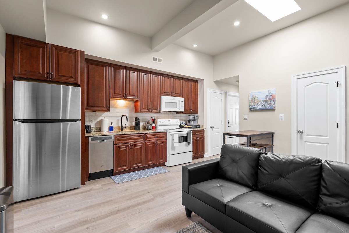 Newly Renovated Condo+Capitol Hill+Union Market