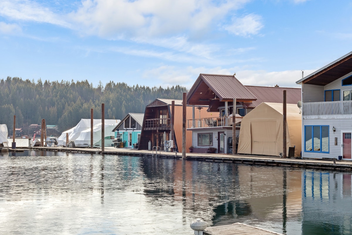 Waterfront Scenic Bay Chalet
