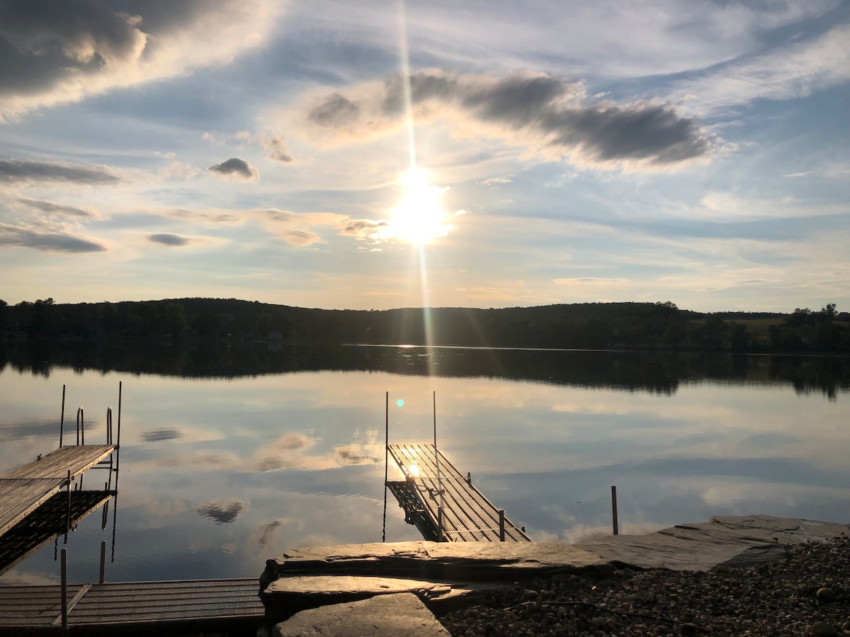 Lakeside Cabin Retreat!