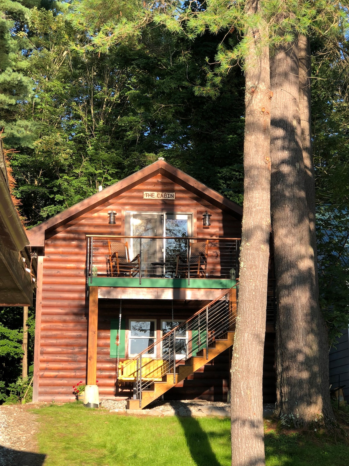 Lakeside Cabin Retreat!
