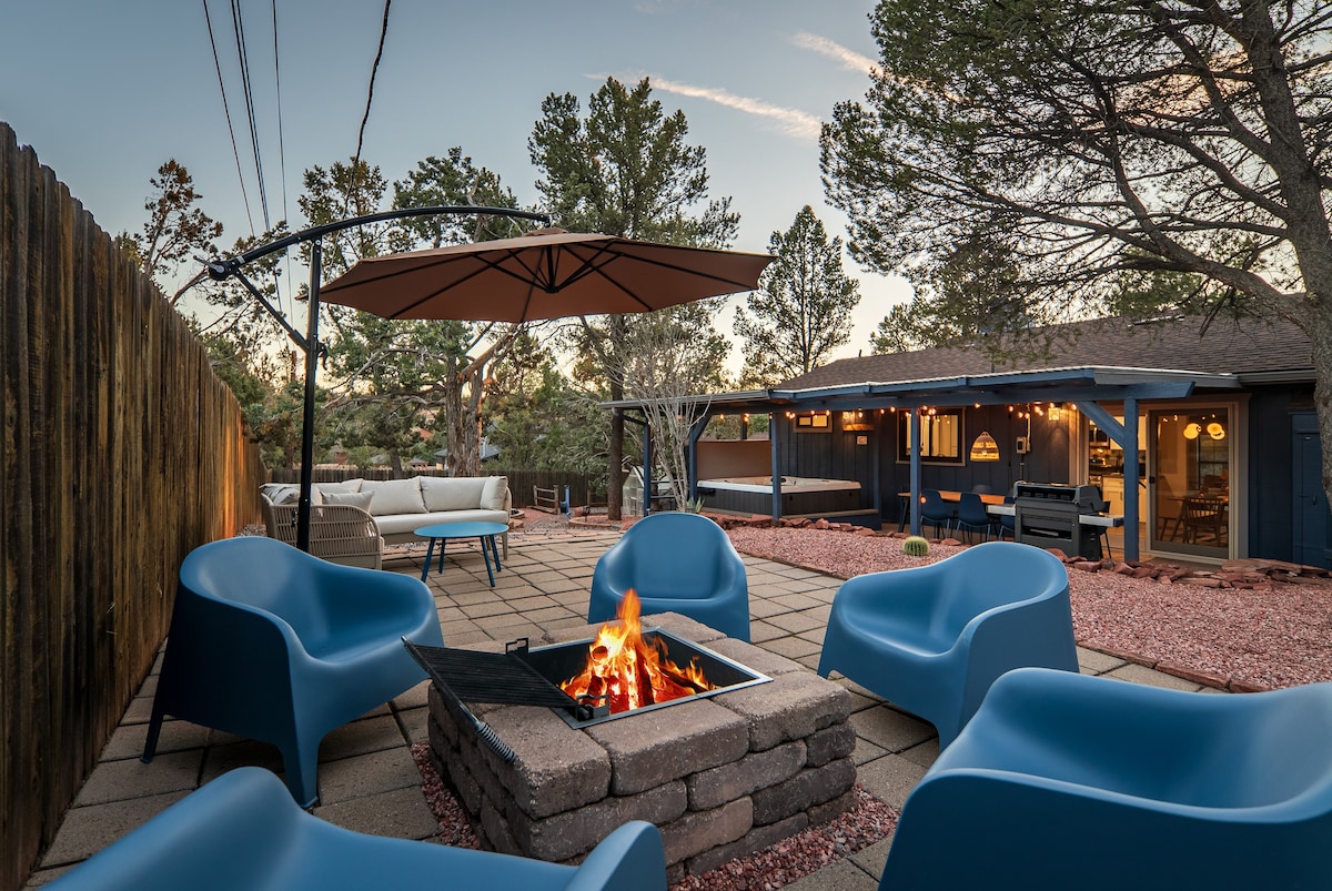 Stylish 3BR Sedona Retreat with Hot Tub & Firepit