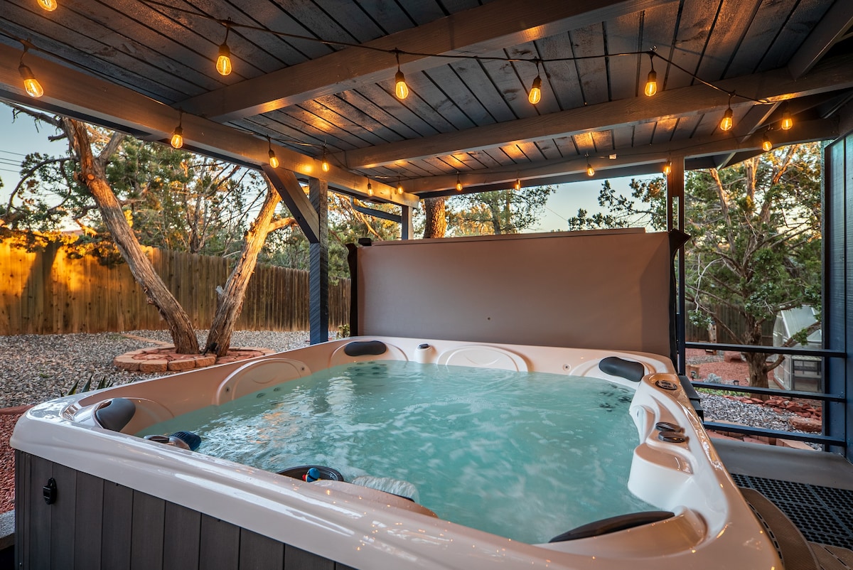 Stylish 3BR Sedona Retreat with Hot Tub & Firepit