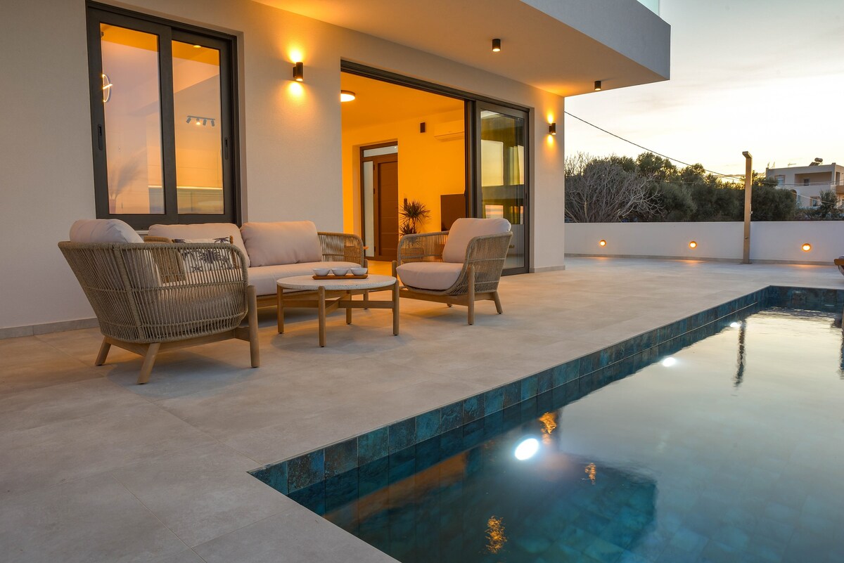 Modern villa with private infinity pool