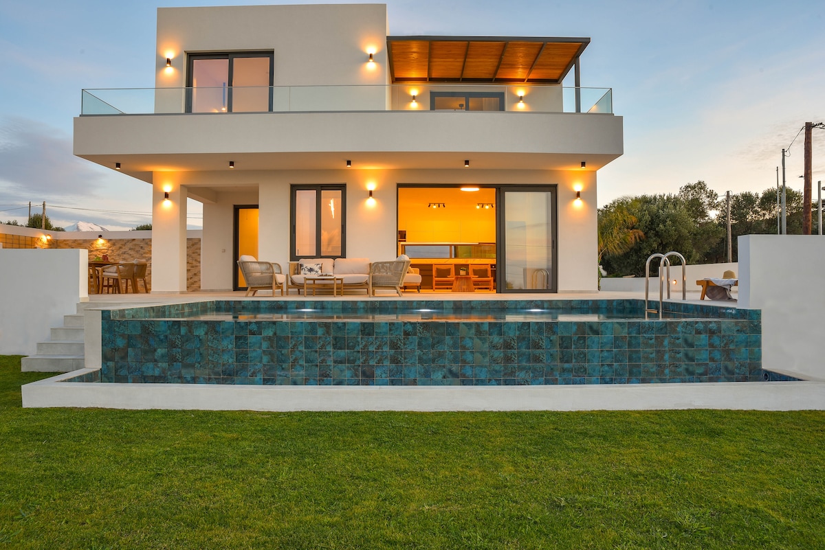 Modern villa with private infinity pool