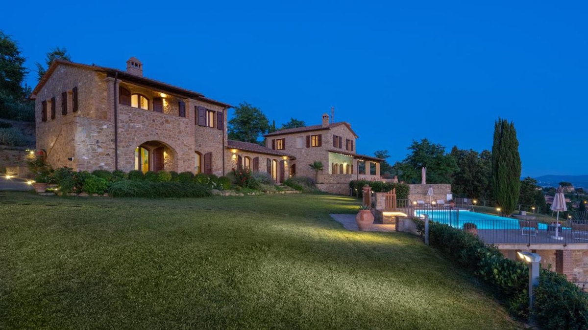 Tuscan rustic farmhouse with garden and pool