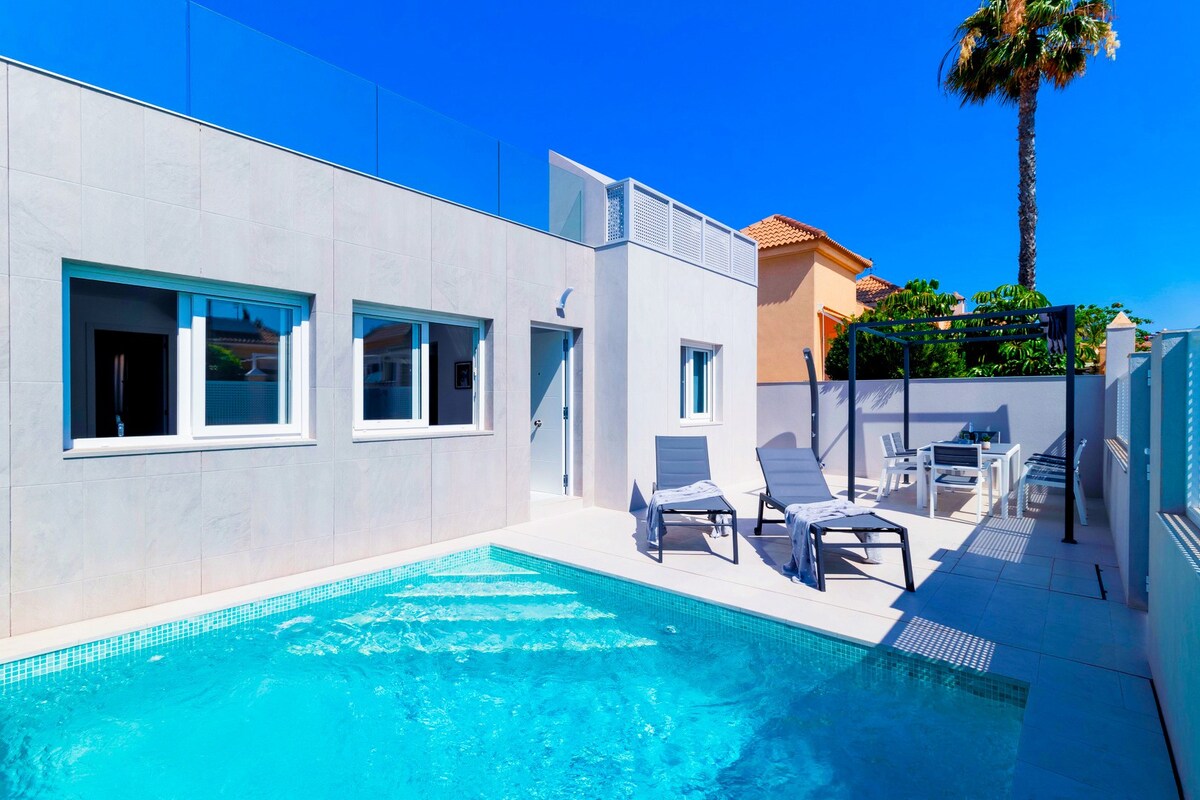 Renovated Villa | Private Pool | 300 m Beach