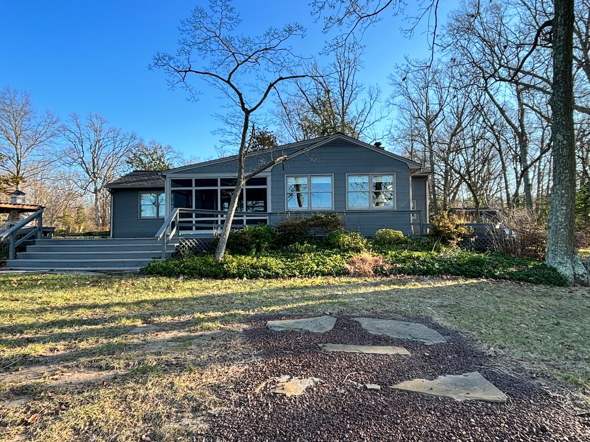 Holly Point Guest Cottage