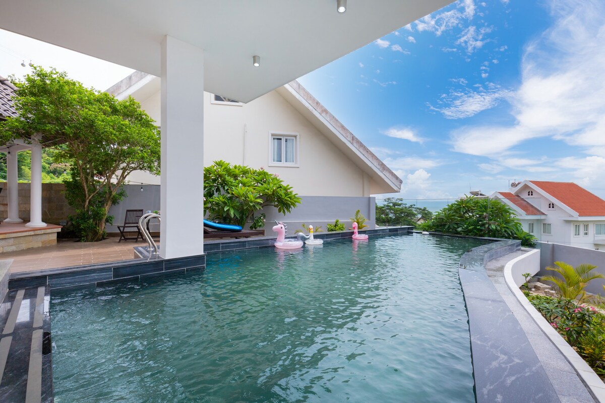 Beautiful villa with ocean view