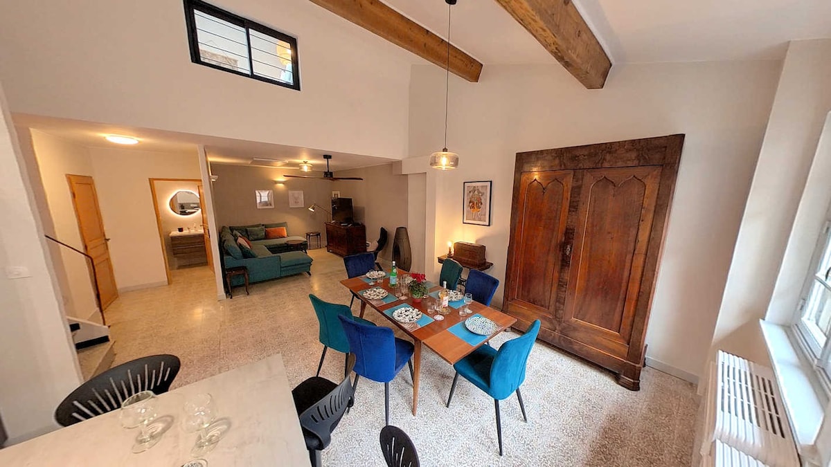 Centrally located Pézenas House with Roof Terrace