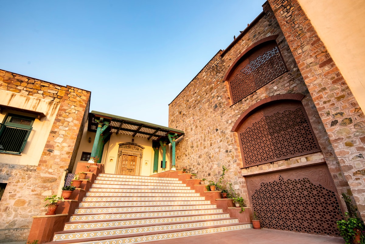 Haveli Anirudh
 luxurious getaway beckons!