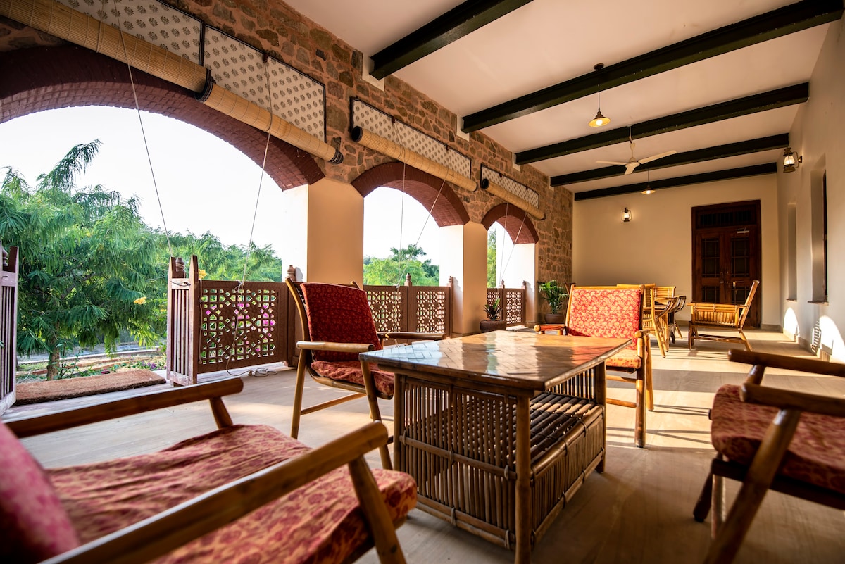 Haveli Anirudh
 luxurious getaway beckons!