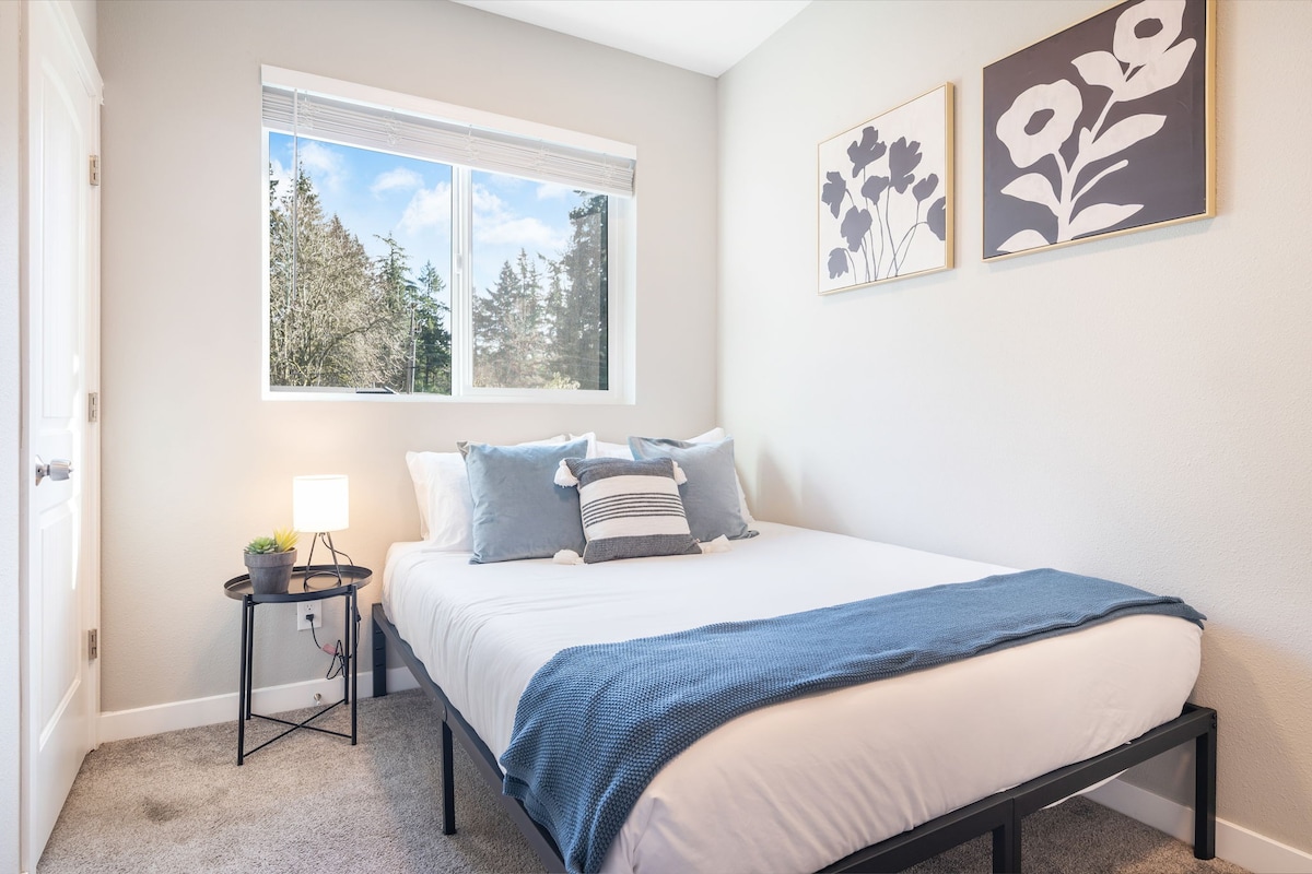 Remodeled | King Bed | Laundry | Mins to Seattle