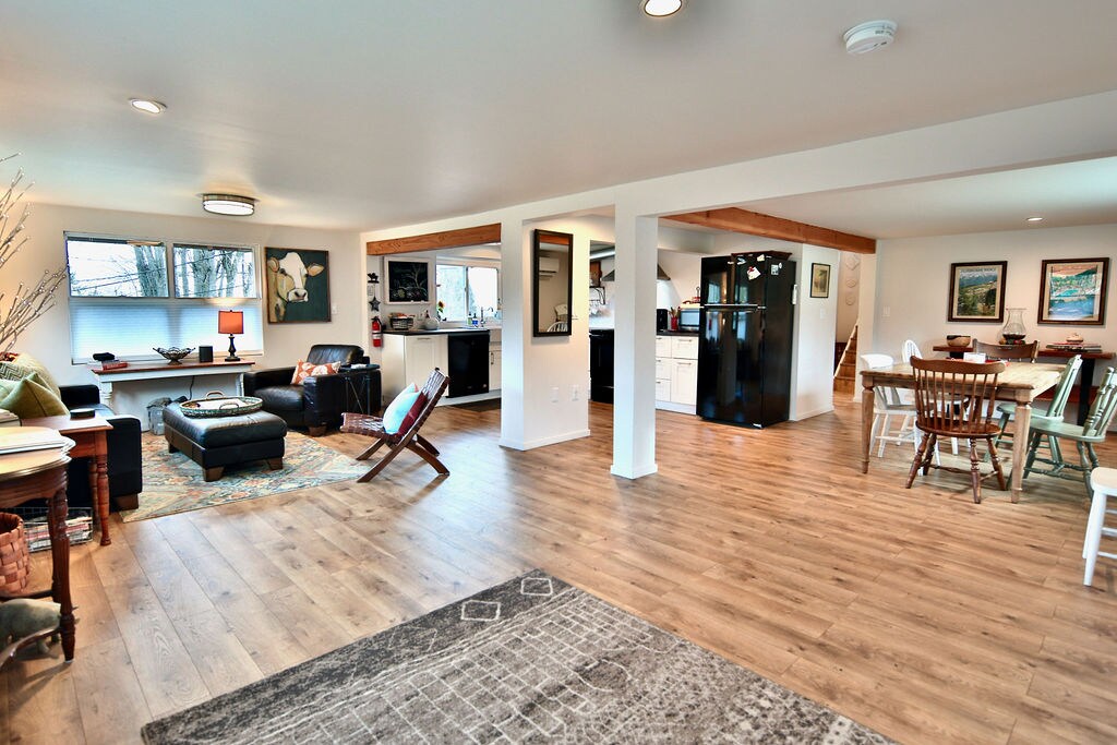 Charming Renovated Barn at base of Hurricane Ridge