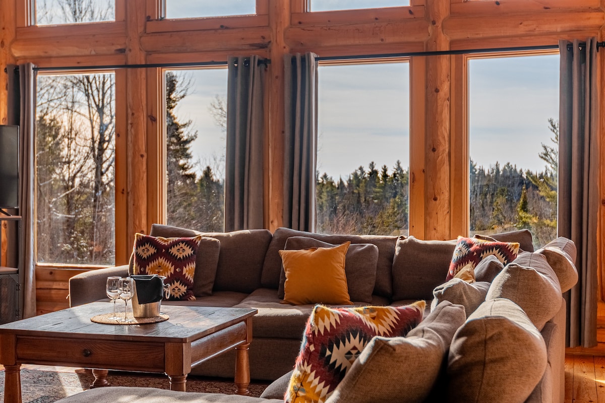 Fiddler Lake Resort Chalet + Private Jacuzzi