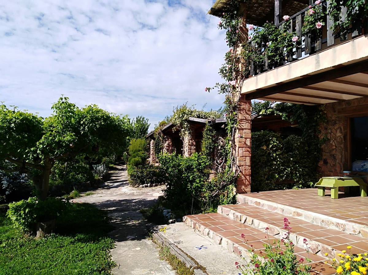 Casa en la montaña, en un Retiro de Yoga