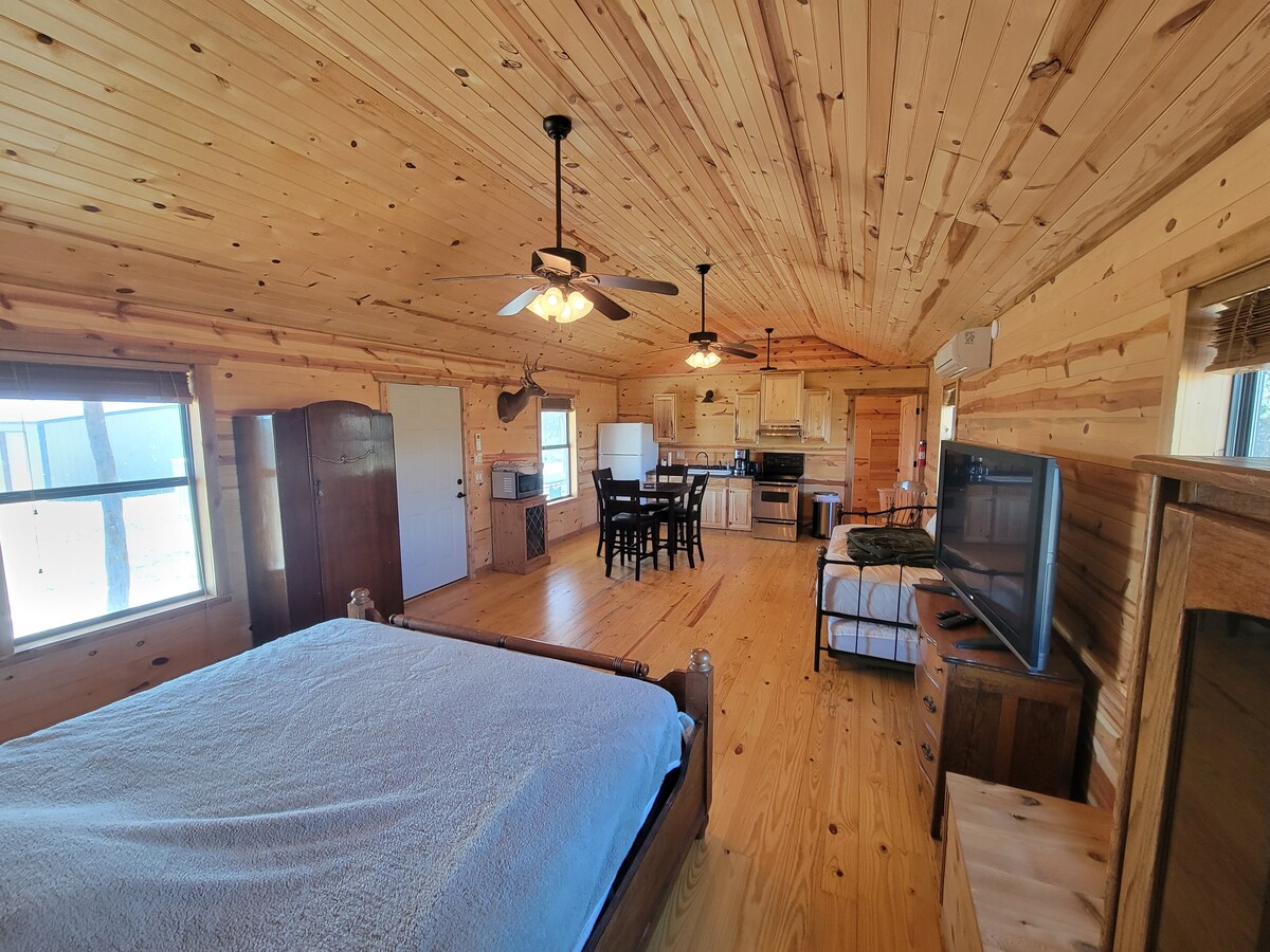 River Hawk Ranch - Luxury Cabin