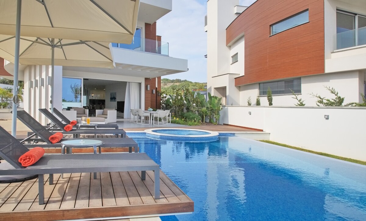 Ayia Napa Beach Villa: 6BR, Elevator, Pool, BBQ,