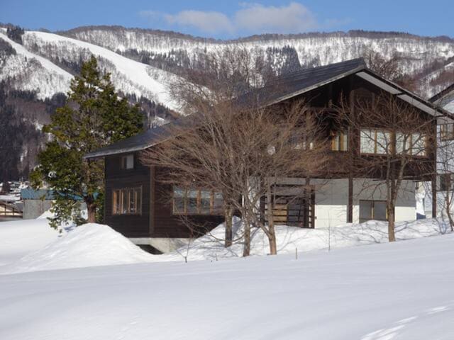 Nozawaonsen, Shimotakai District的民宿