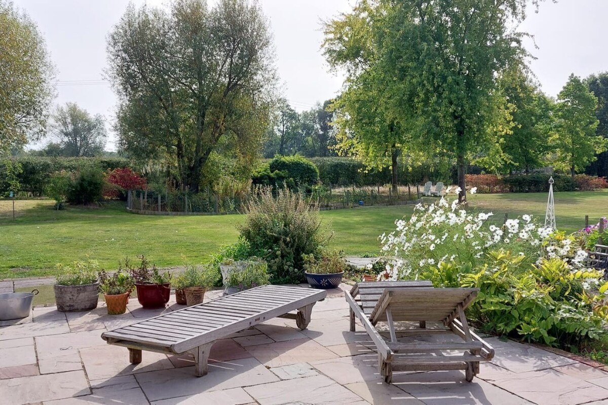 Garden Cottage in heart of Kent