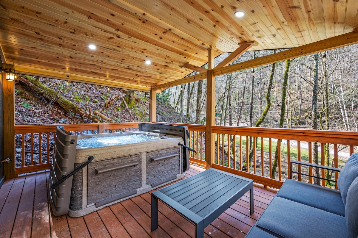Private Cabin w/Creek, Yard&Pool, Hot Tub