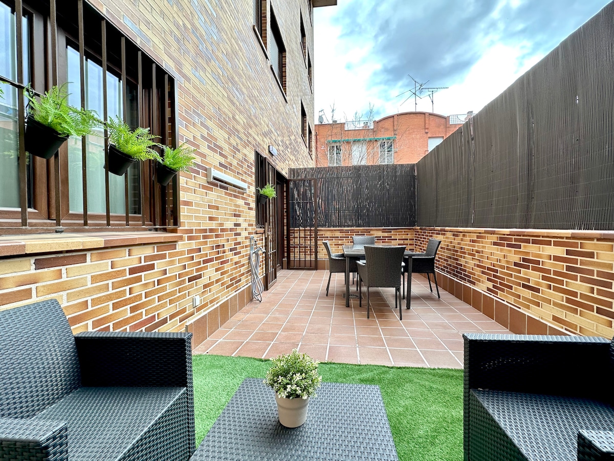 Free Parking - New, large terrace & lots of light