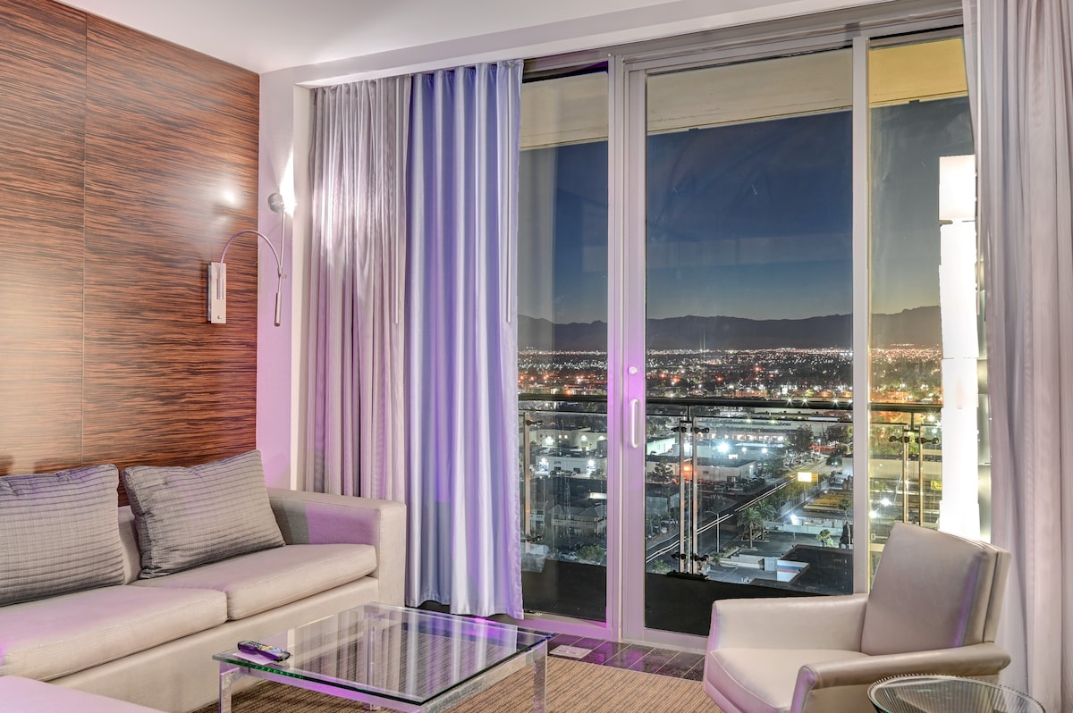 Vegas Luxury Suite Balcony Kitchen Palms
