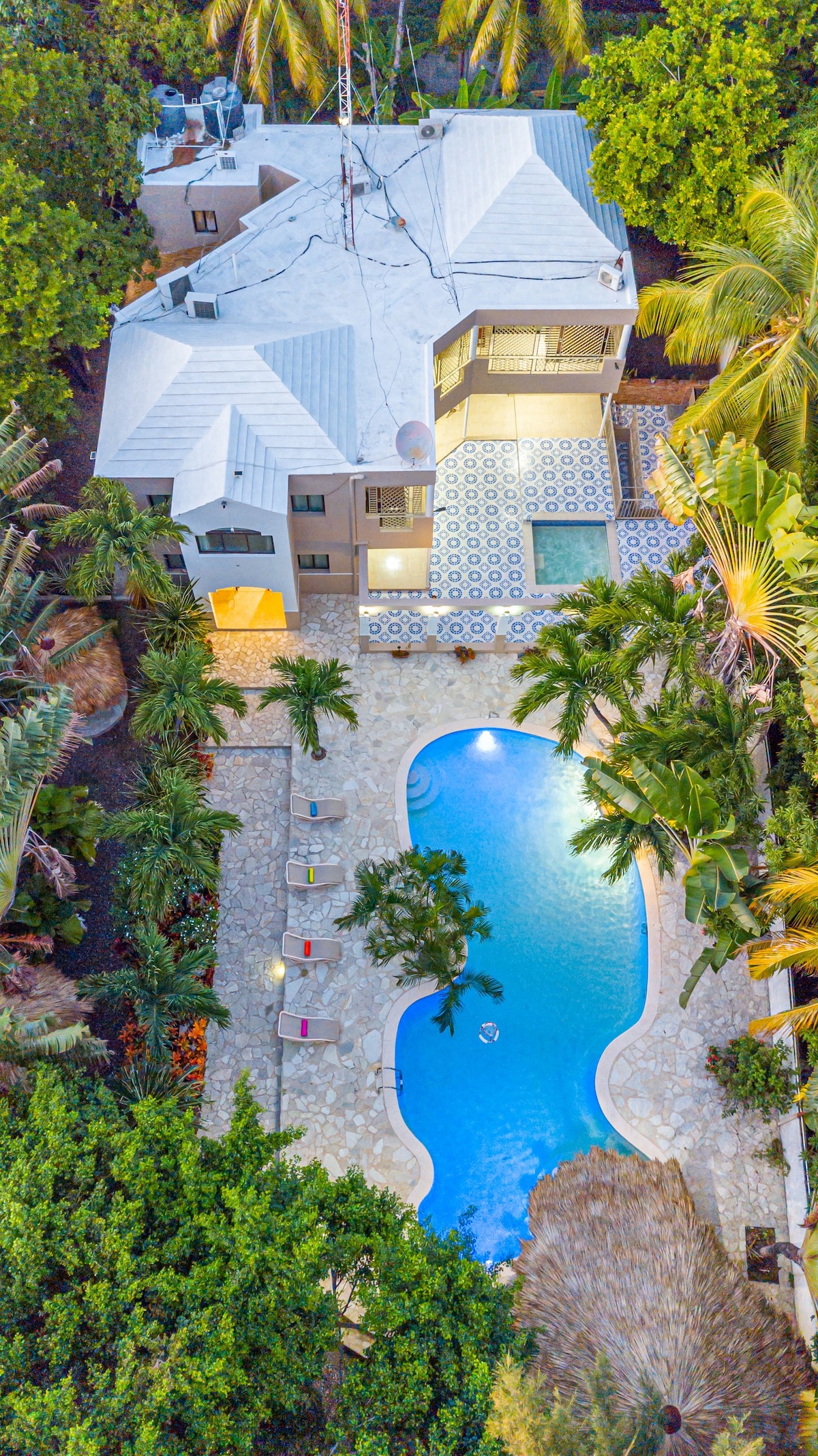 "Villa Infinito"Bani's Exclusive Beachside Mansion