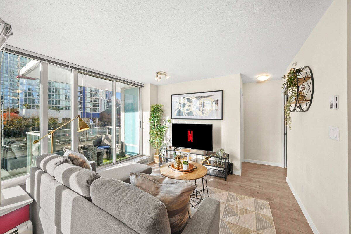 Stylish Condo Near Rogers Arena + 1 Free Parking