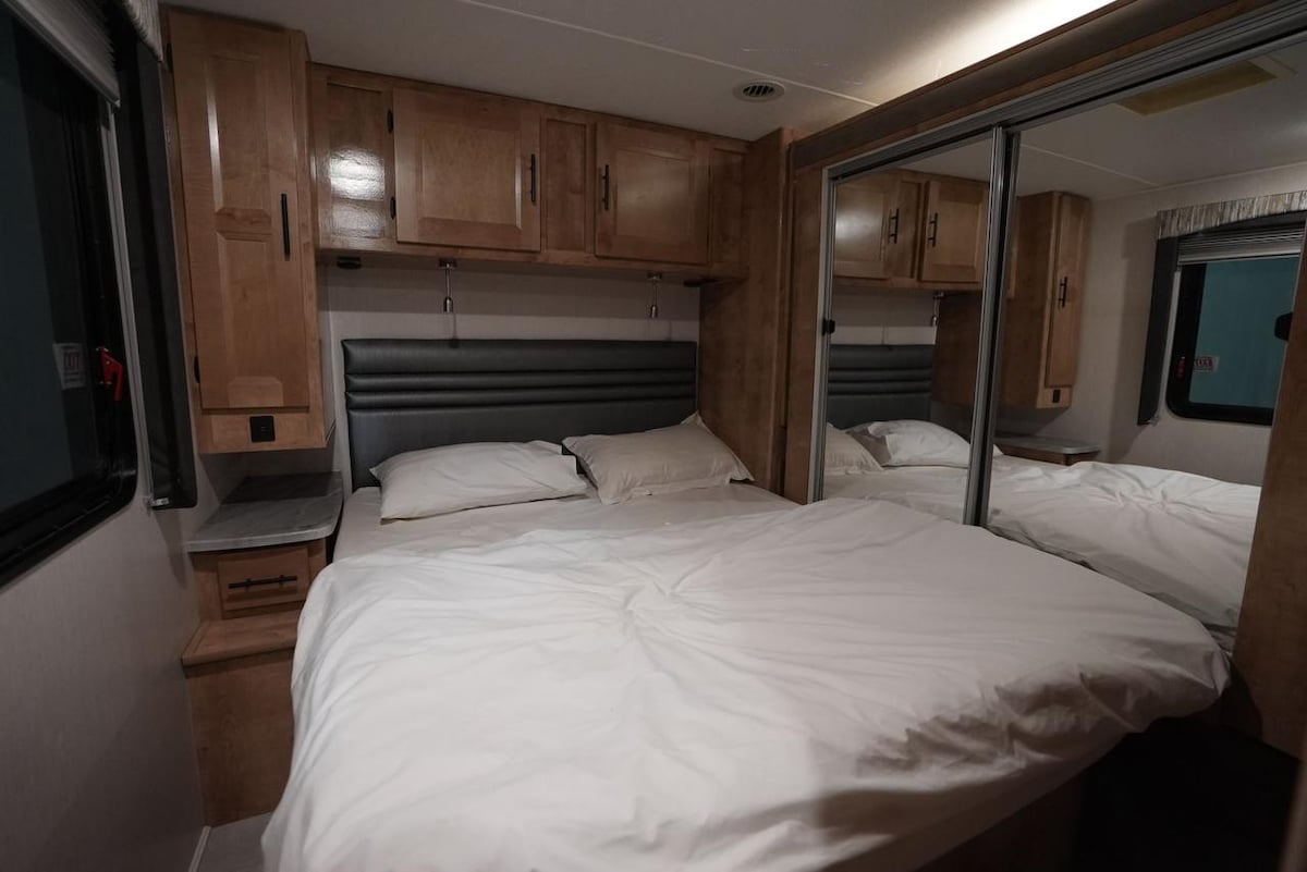 Motorhome at Jeddah Circuit F1 (8 Persons Package)