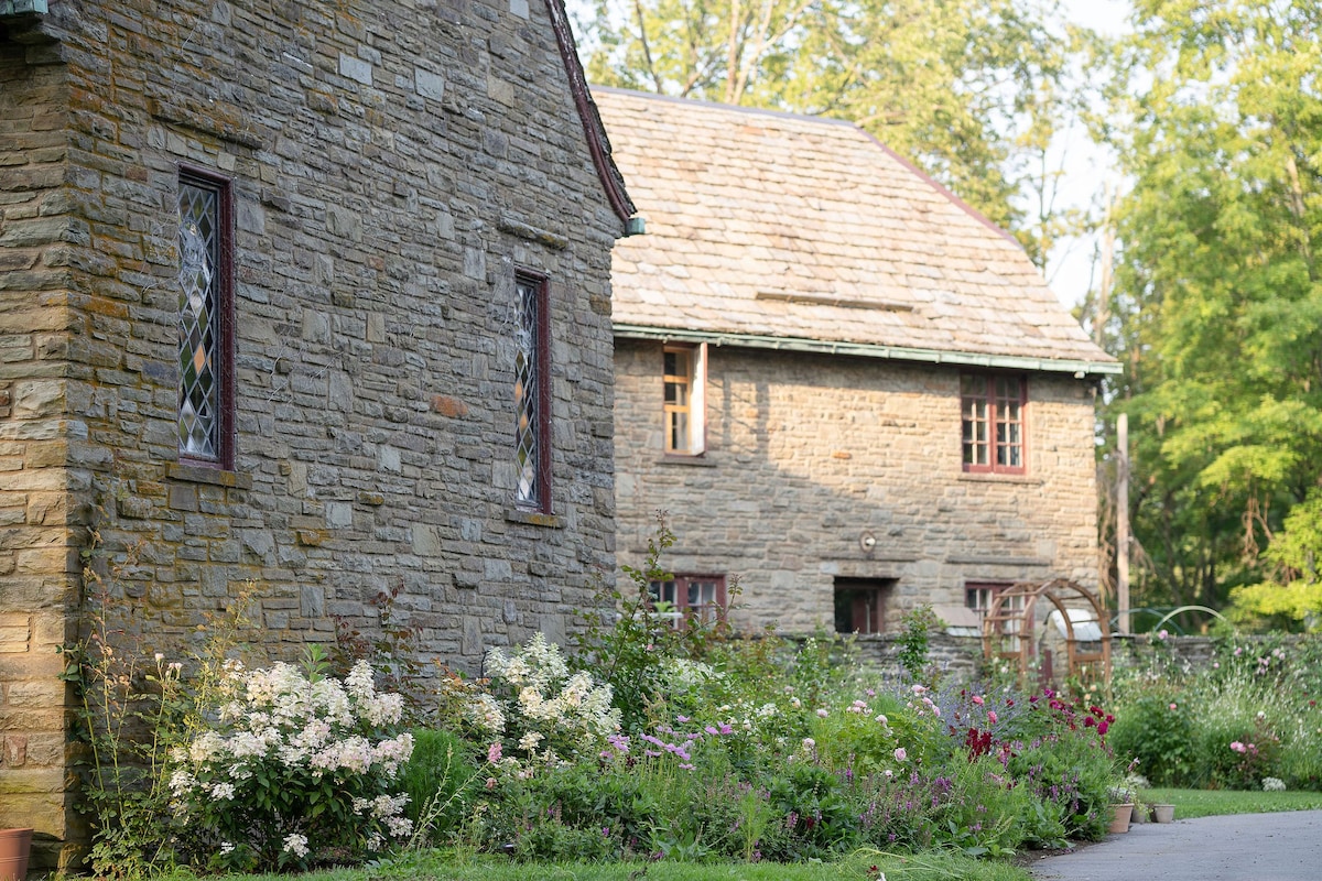 Private Beautiful Historic Garden Oasis