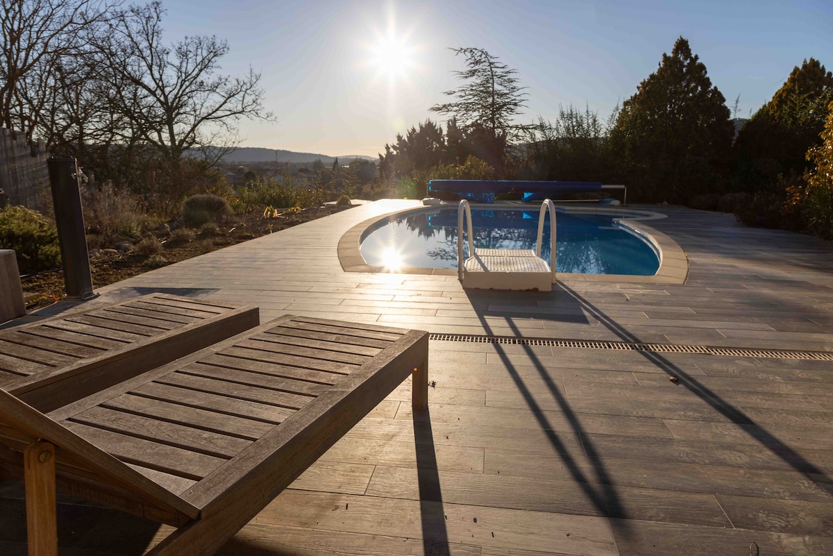 Maison provençale tout confort avec piscine