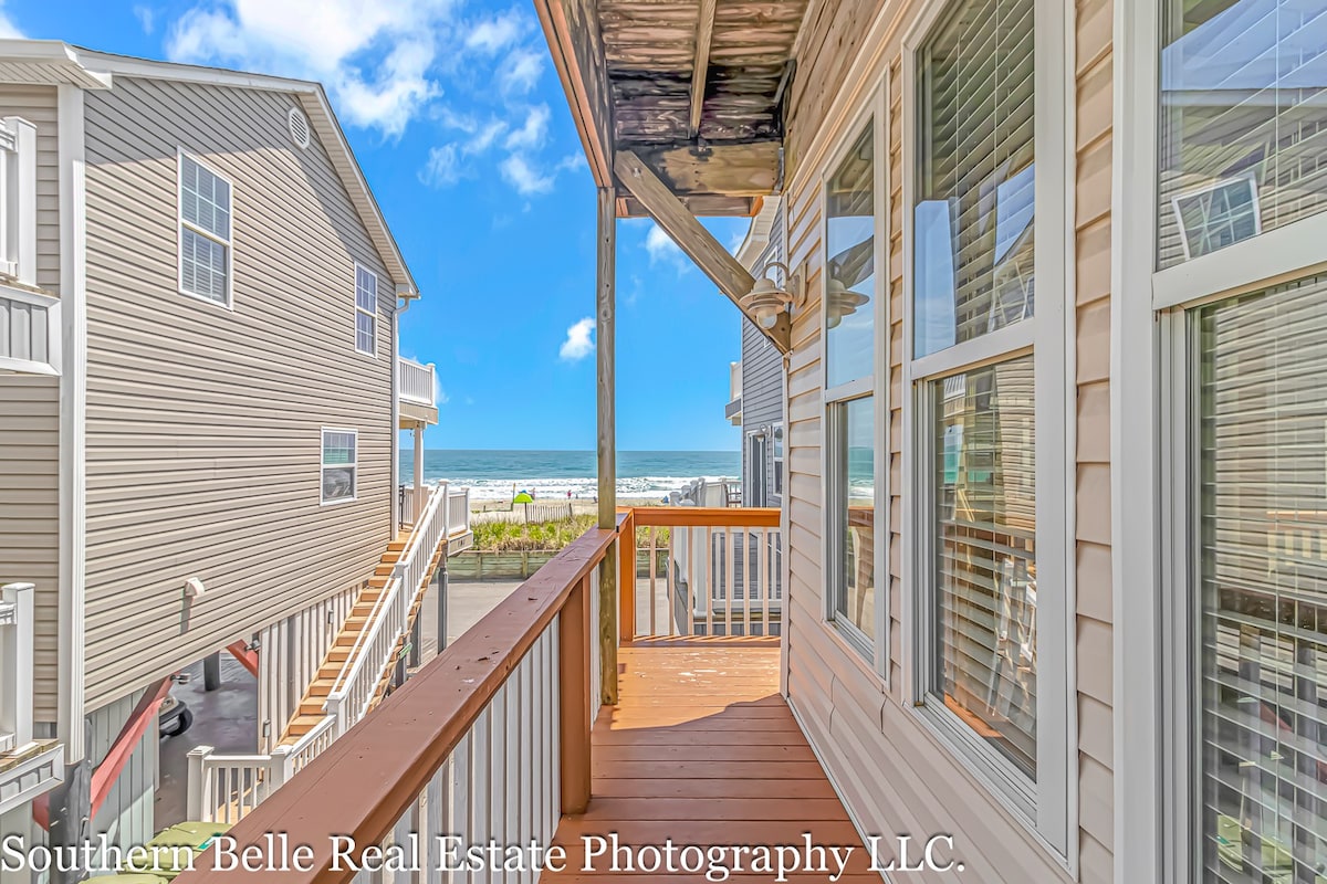 7 Bedrooms and Oceanviews from your Living Room!