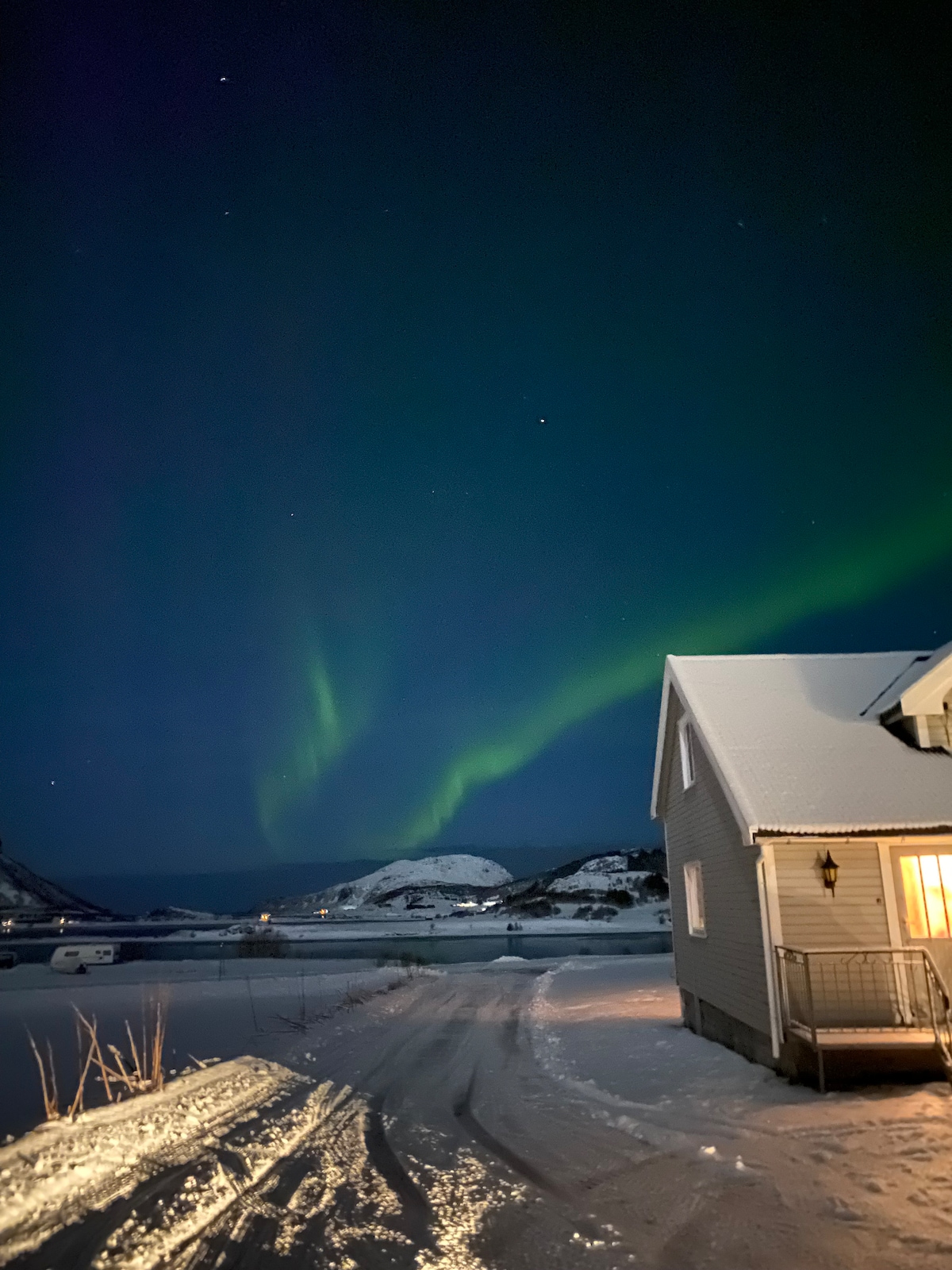 Koselig eldre hus midt i Lofoten