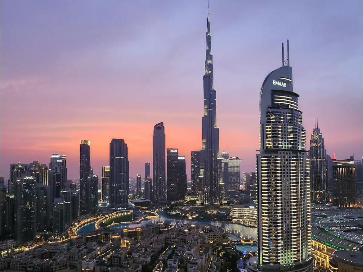 Panoramic views of Burj Khalifa and Fountains