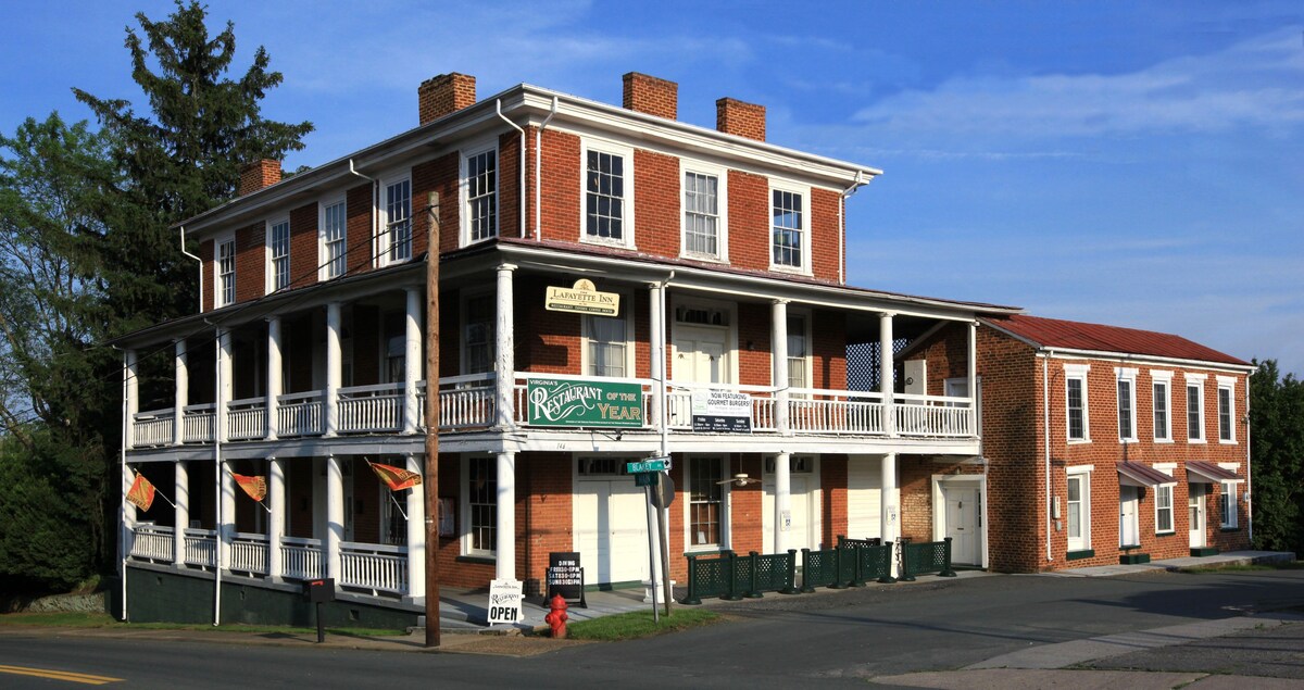 Lafayette Inn & Restaraunt The Washington Suite